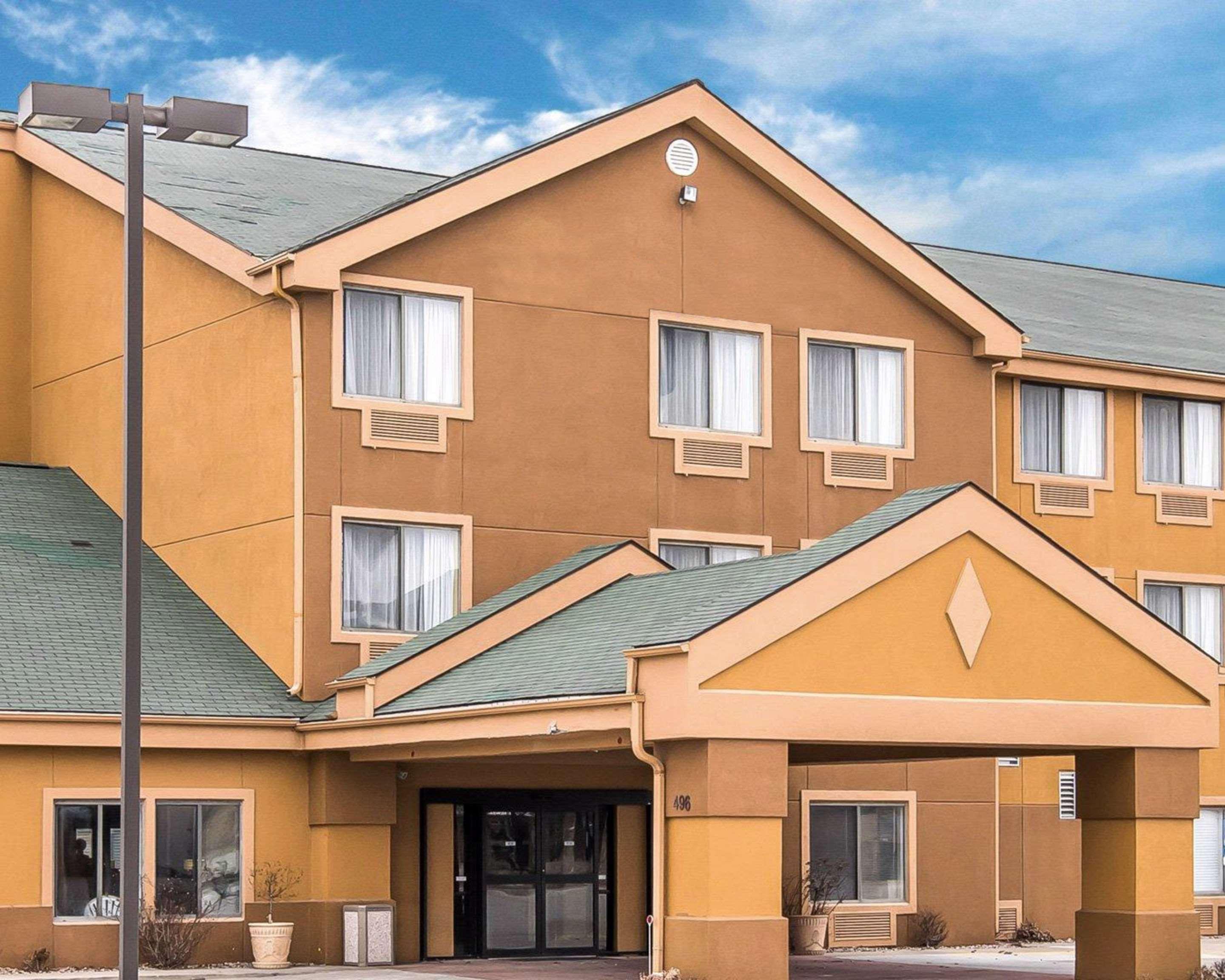 Quality Inn & Suites Bethany Exterior photo