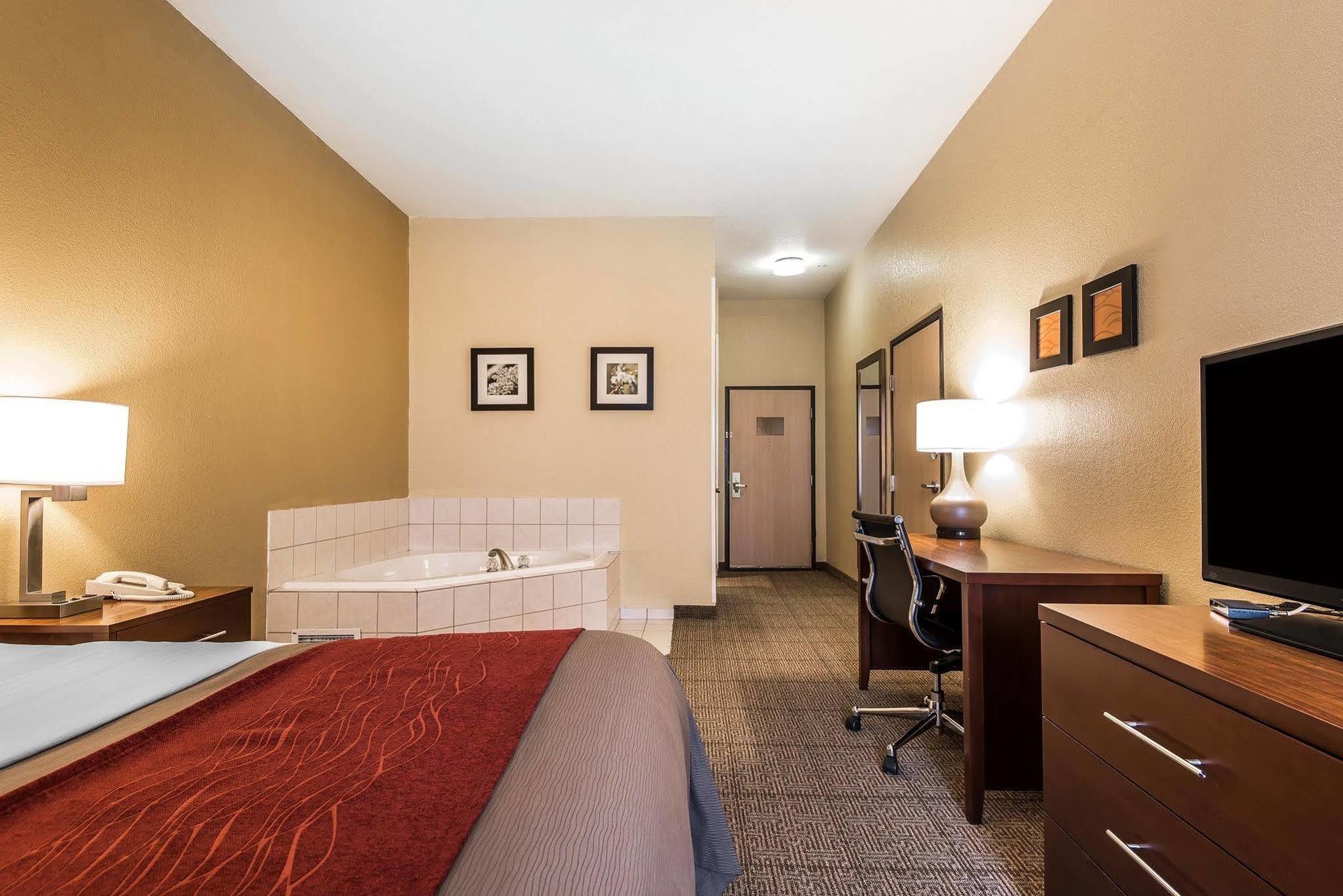 Quality Inn & Suites Bethany Exterior photo